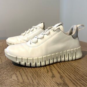 ECCO Gruuv Leather Sneaker Womens SZ 38  7/ 7.5 Off White Athleisure Sport Shoes